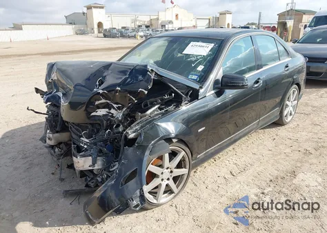 2012 Mercedes-Benz C 250 Luxury/Sport из США, поврежденный, VIN WDDGF4HB6CR215883